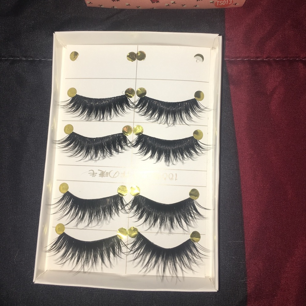MoMo’s Eyelashes